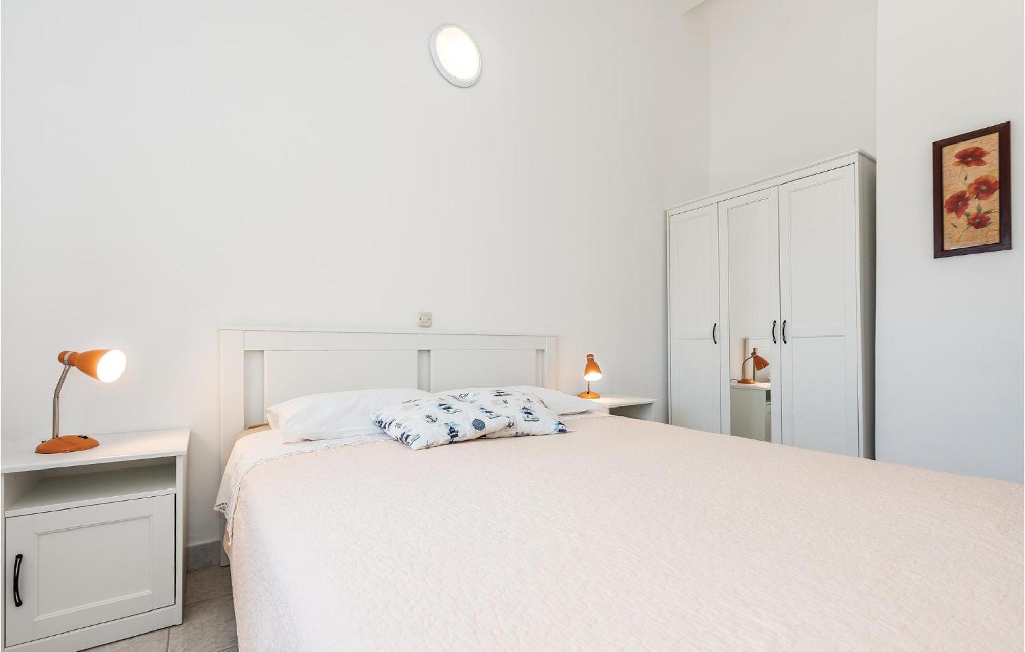Awesome Apartment In Jezera With Kitchen Kültér fotó